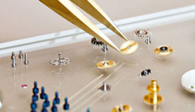 济南万国指定维修门店打开表壳